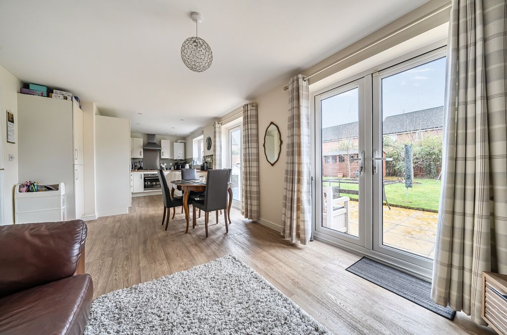 Property photo 2 of 21 1410870-20-698Dd6...