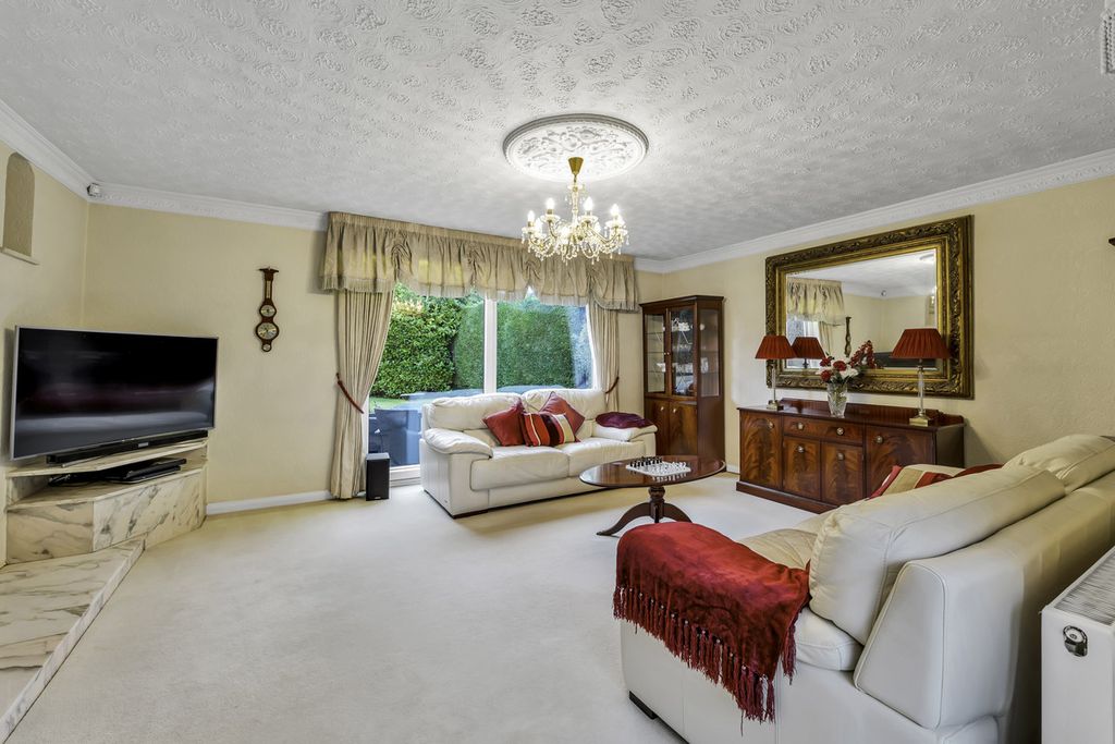 Property photo 2 of 20