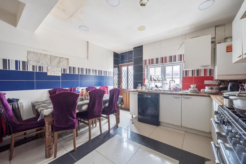 Property photo 2 of 20 Kitchen/Dining Area