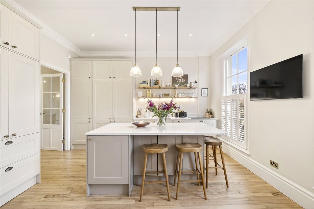 Property photo 1 of 27 Kitchen