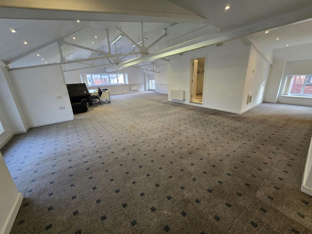 Property photo 3 of 10 Open Plan Area