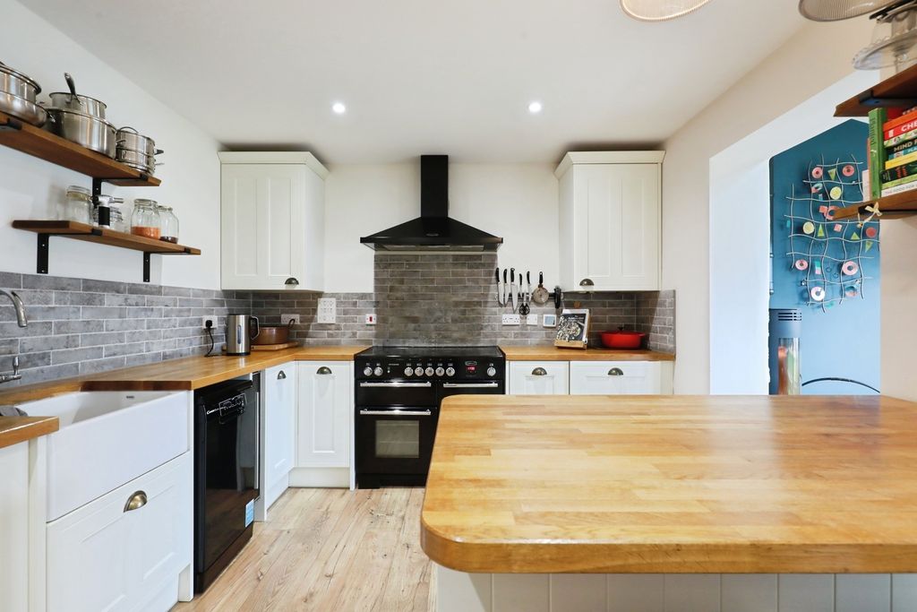 Property photo 3 of 18 Pbox-Img.Jpg