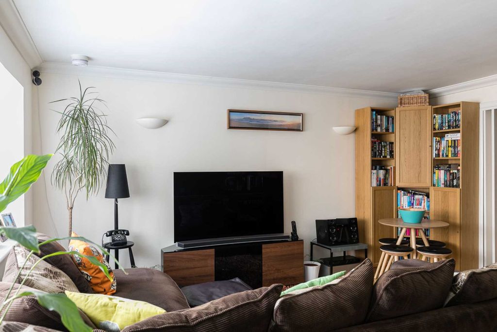 Property photo 2 of 6