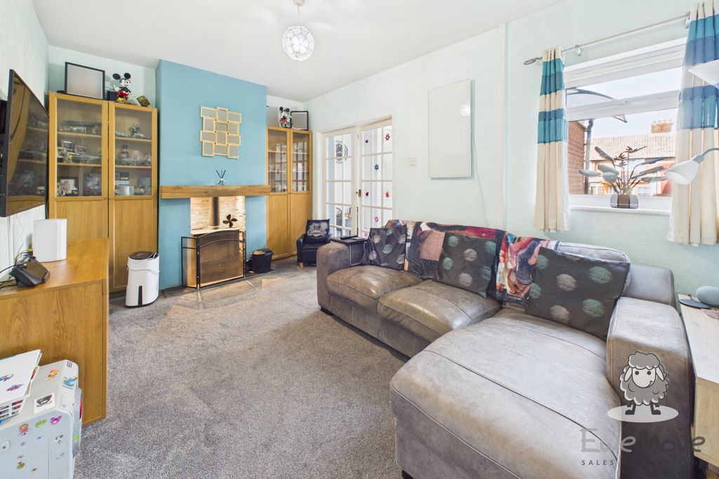 Property photo 2 of 12 7