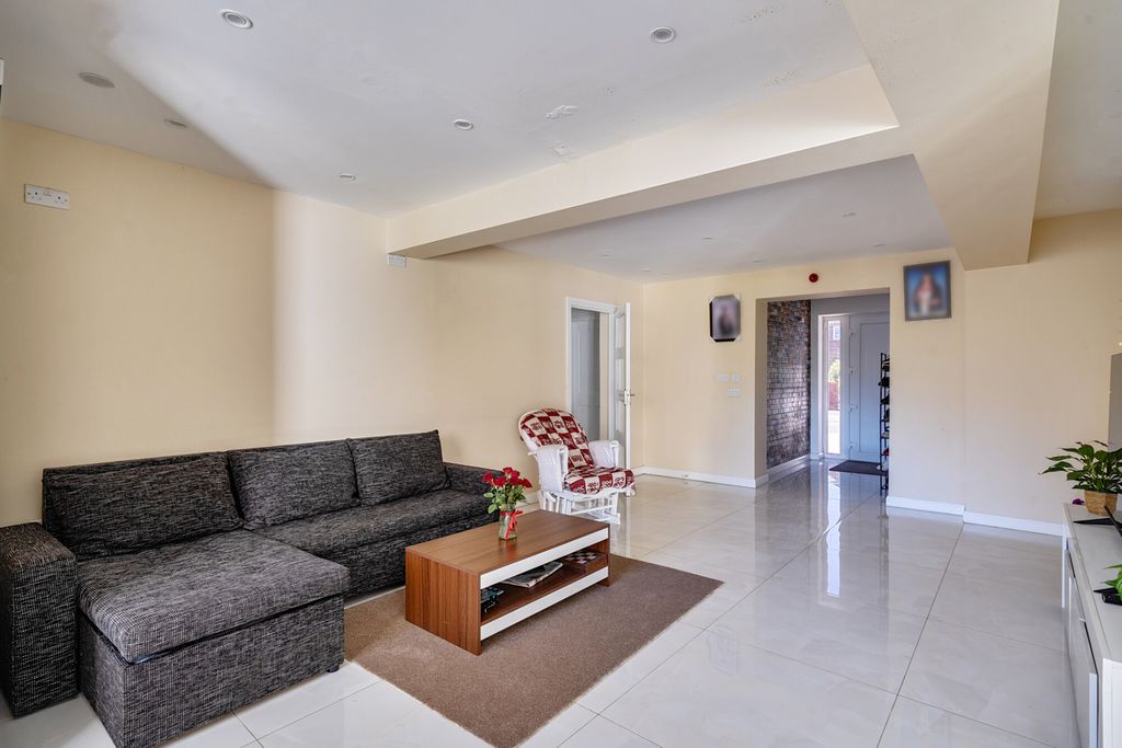 Property photo 3 of 23 1453077-23-69F207...