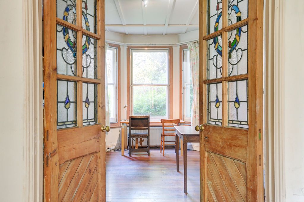 Property photo 3 of 25