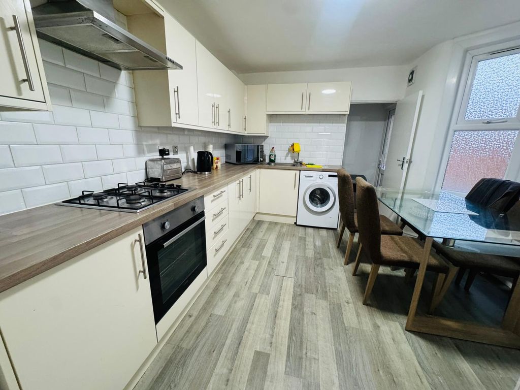 Property photo 2 of 11 Gallery