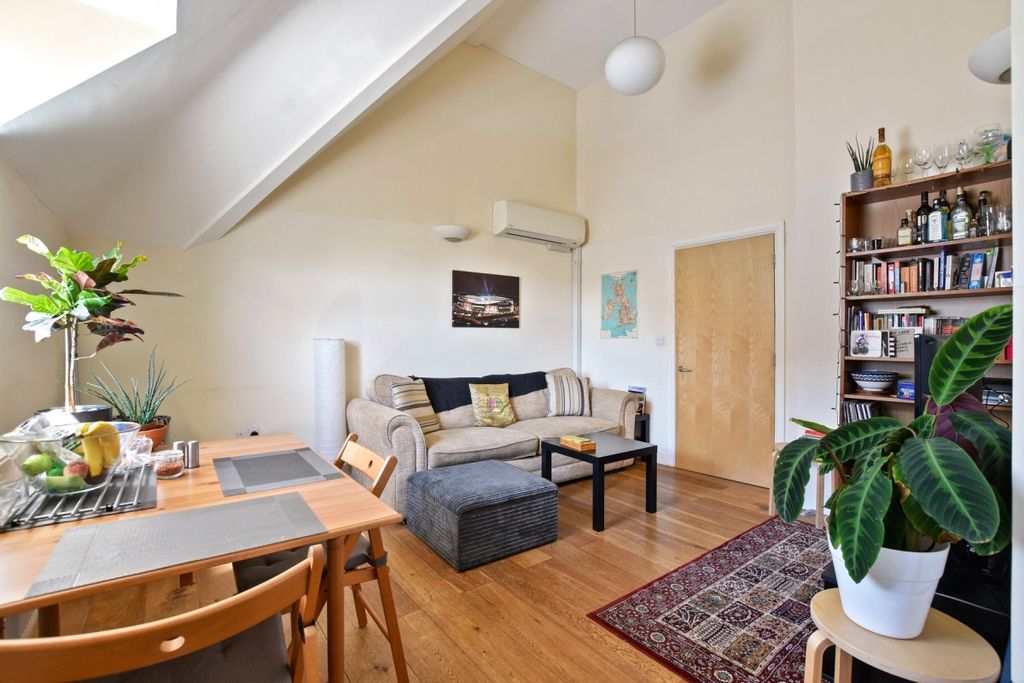 Property photo 1 of 7 Cro130030_17