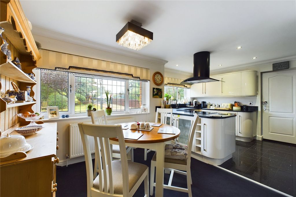 Property photo 3 of 18 Kitchen / Diner