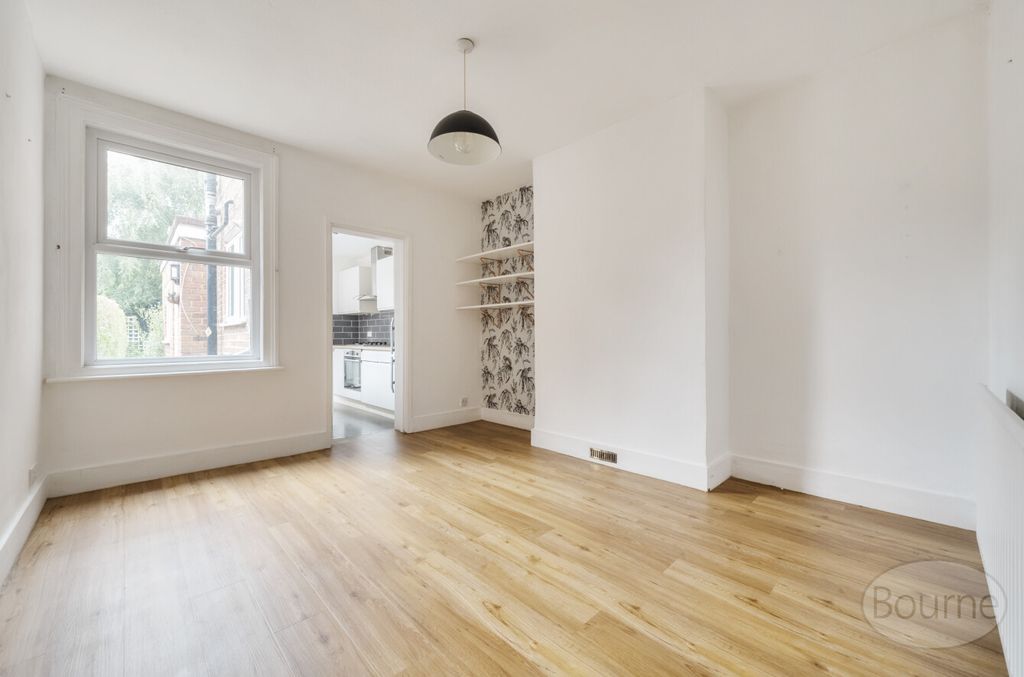 Property photo 3 of 18 75E7259d-Bedd-4F0...