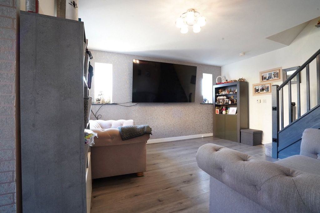 Property photo 2 of 26 Picture No. 21