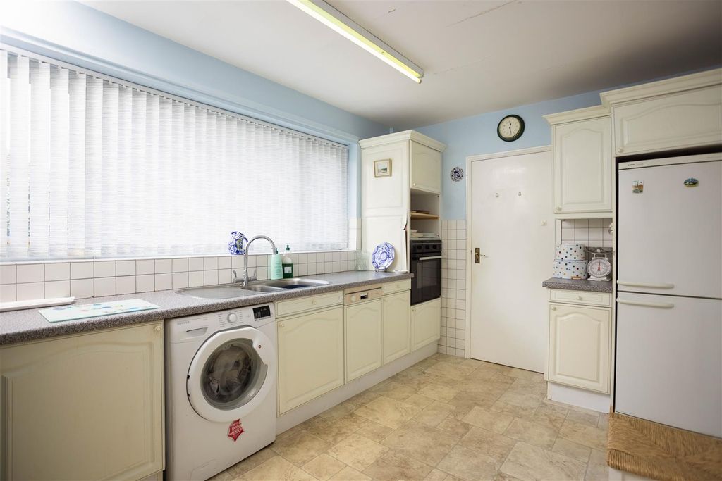 Property photo 2 of 24 00003.Jpg