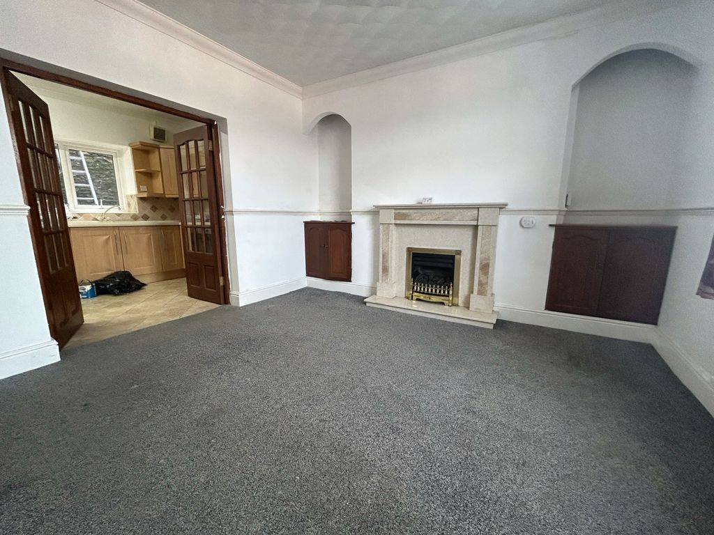 Property photo 3 of 7 Living Room