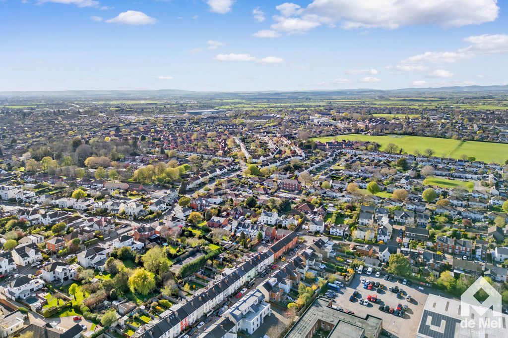 Property photo 3 of 16 Photo 1