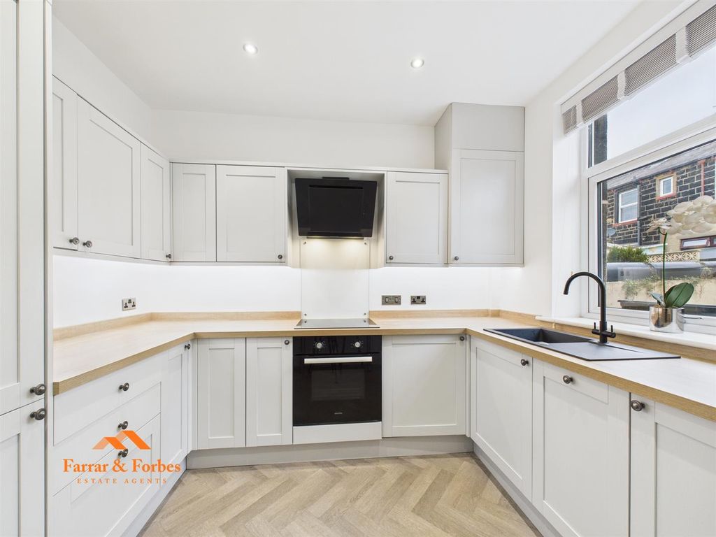 Property photo 1 of 21 Cam03956G0-Pr0167-Still008.Jpg