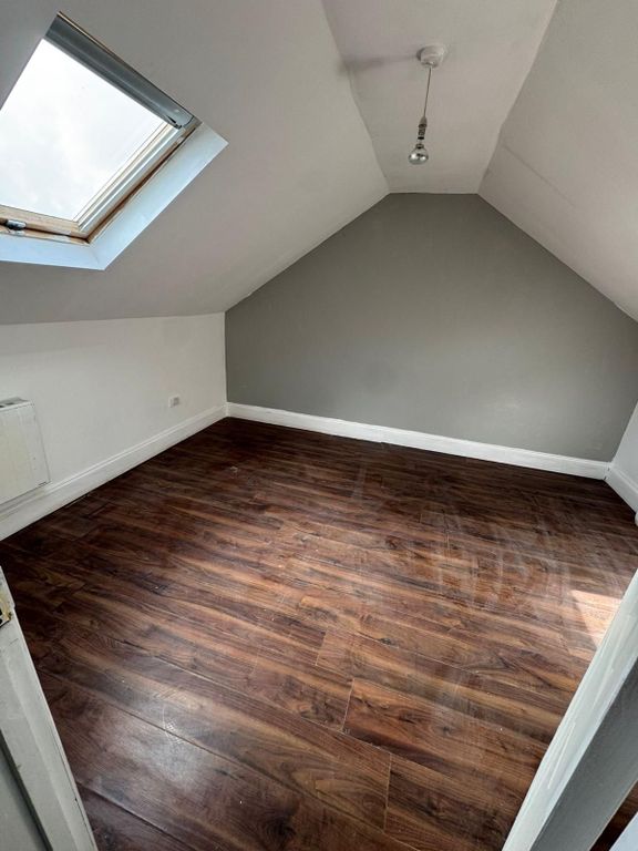 Property photo 1 of 7 Photo 4