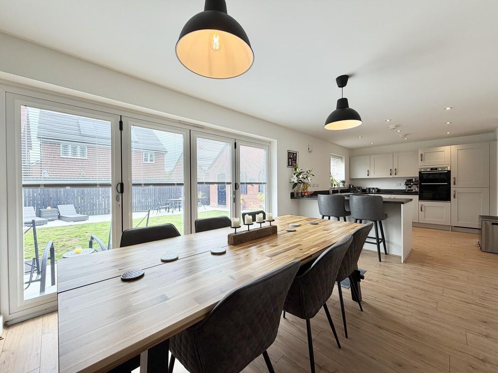 Property photo 3 of 32 Dining Room