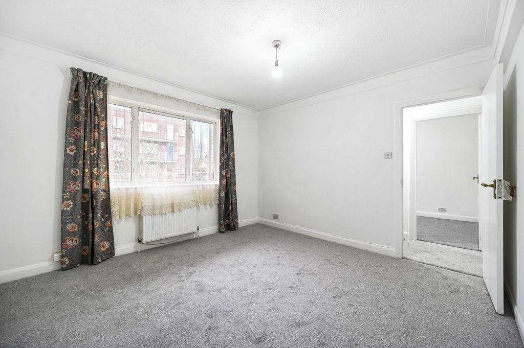 Property photo 3 of 8