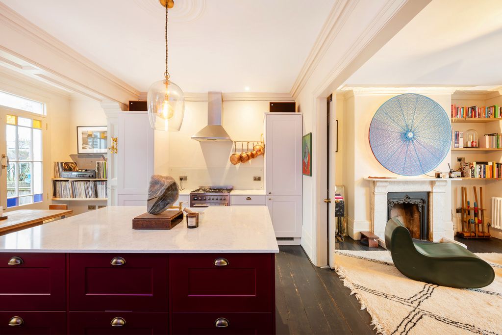 Property photo 3 of 14