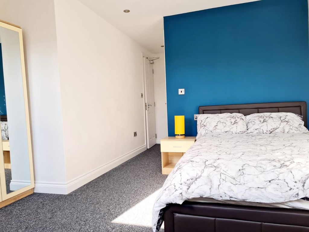 Property photo 1 of 10 Bedroom