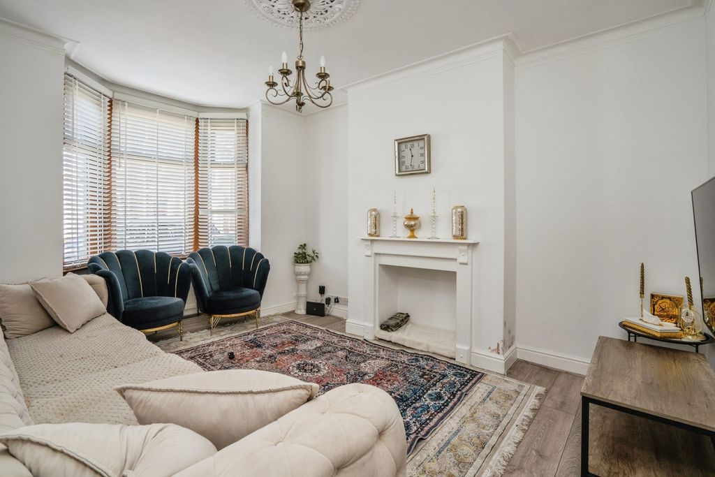 Property photo 2 of 17 Photo