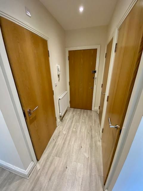 Property photo 2 of 14 Hallway