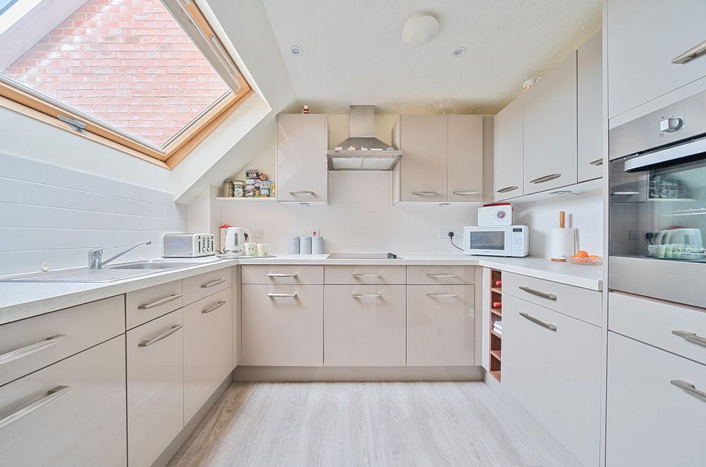 Property photo 3 of 15 1526711-9-6Aba45A...