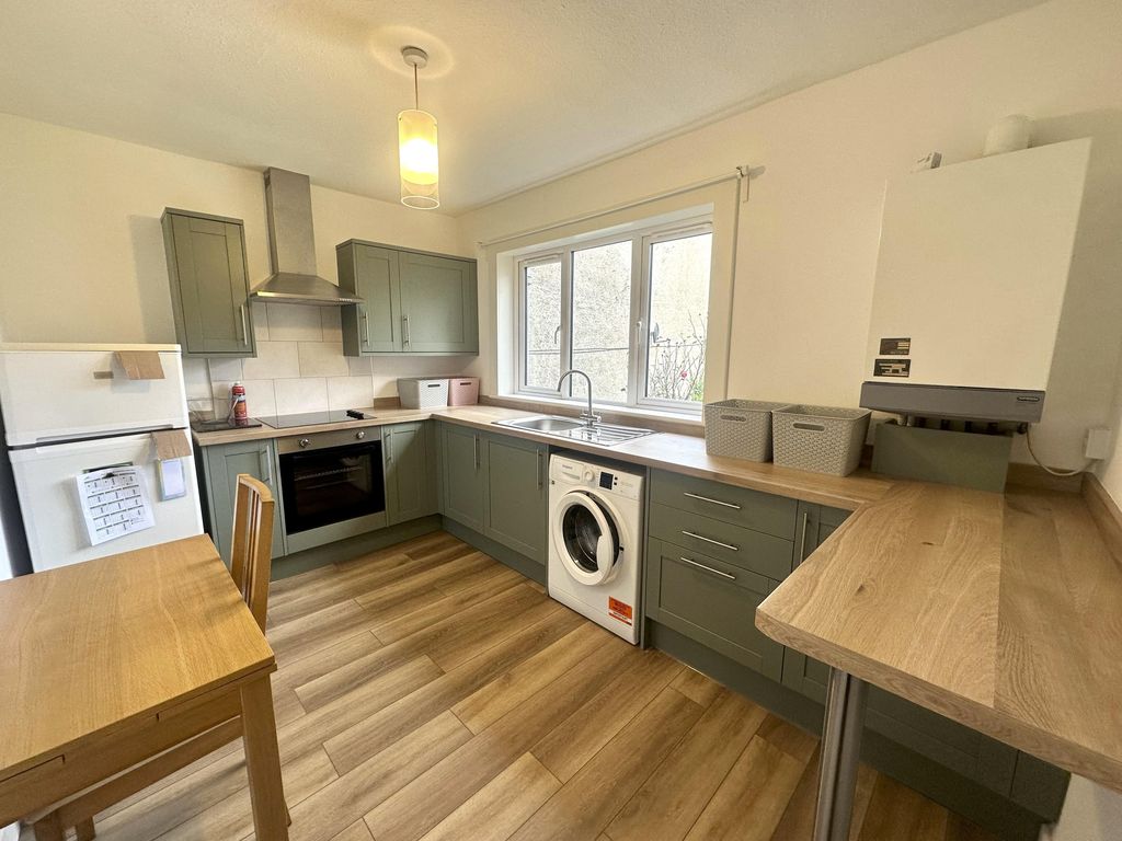 Property photo 2 of 7 Kitchen