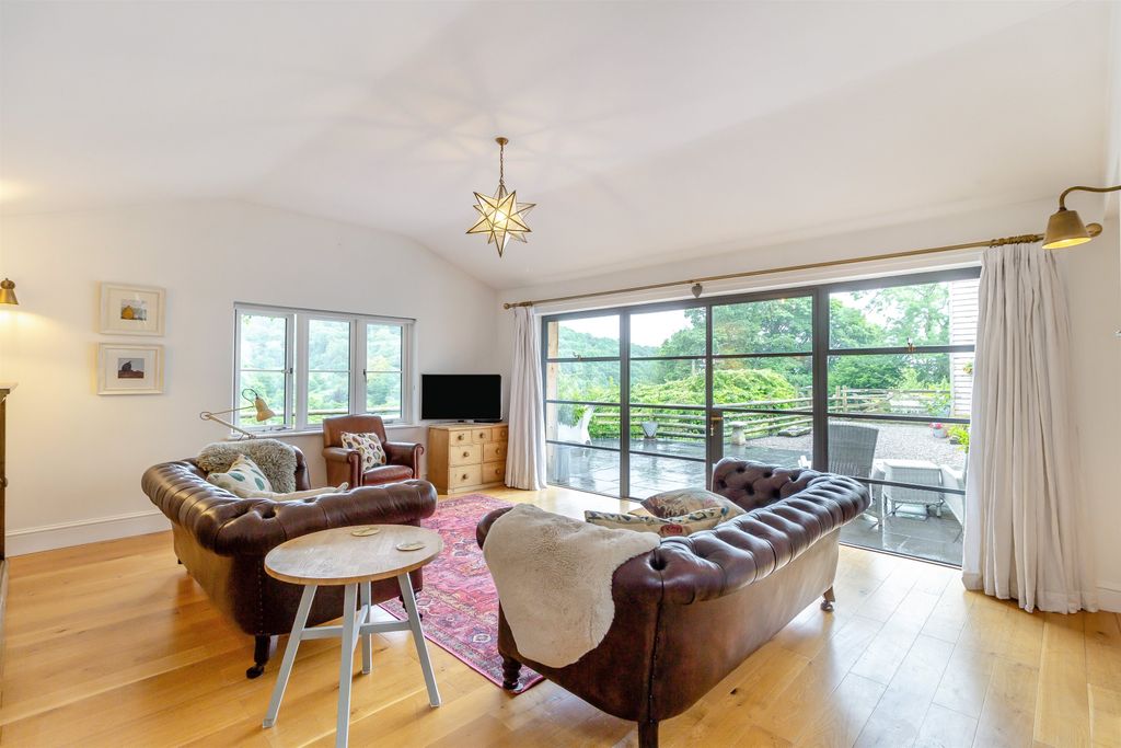 Property photo 3 of 36