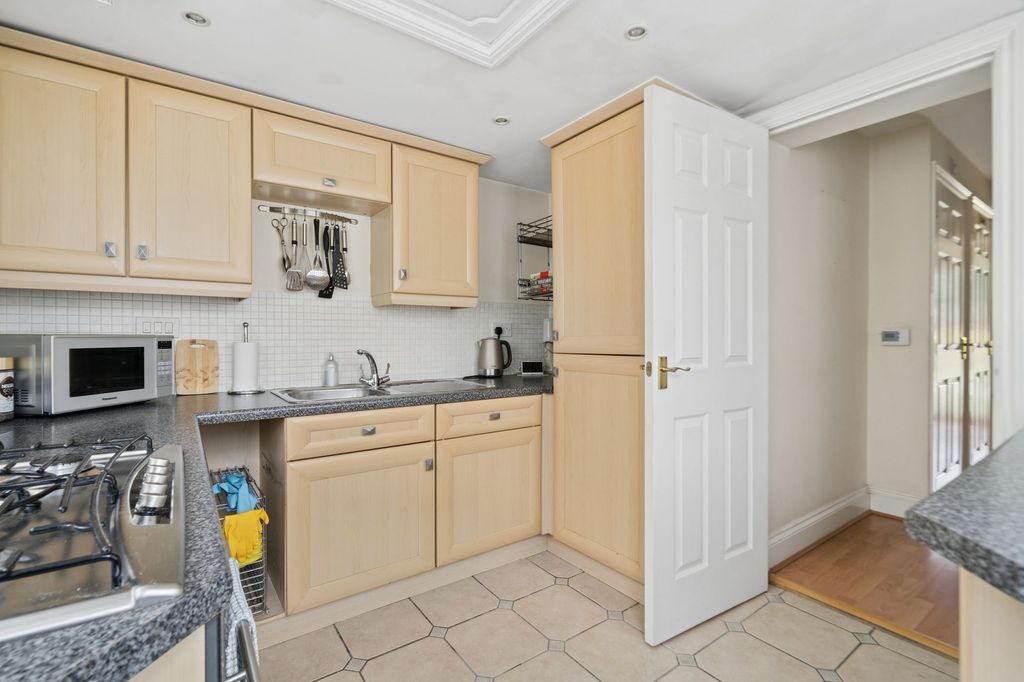 Property photo 3 of 12