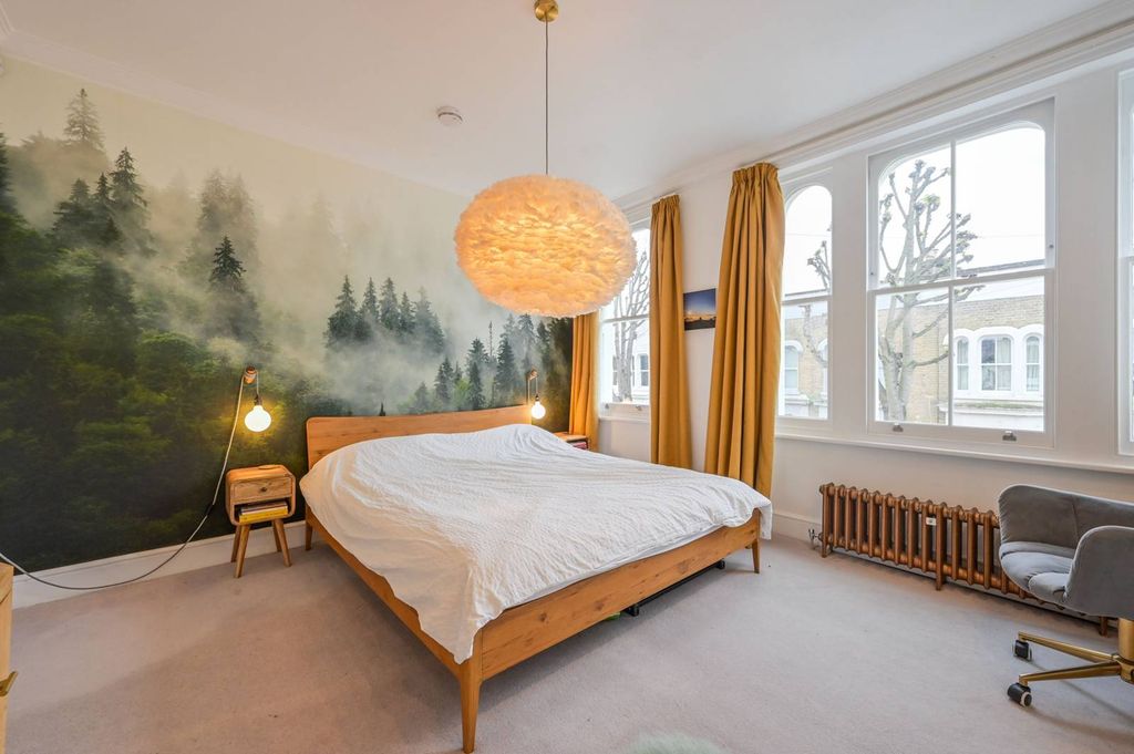 Property photo 1 of 32