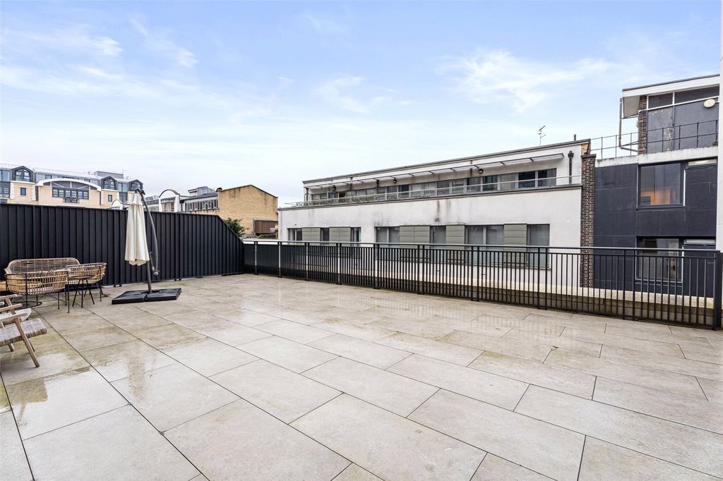 Property photo 2 of 50 Picture No. 34