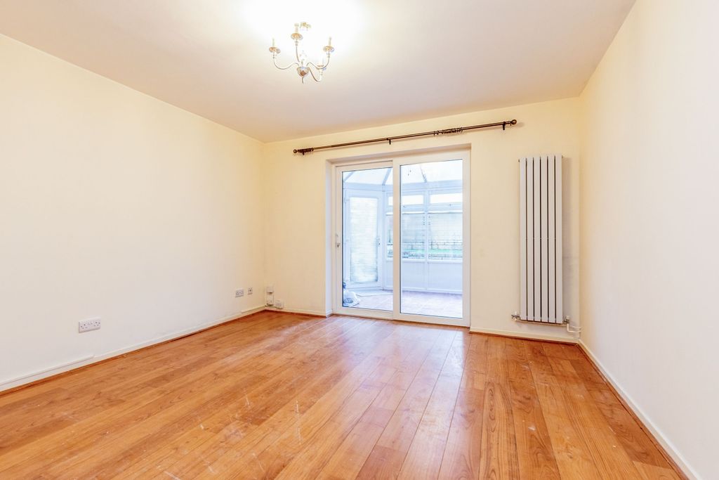 Property photo 3 of 7 Living Room