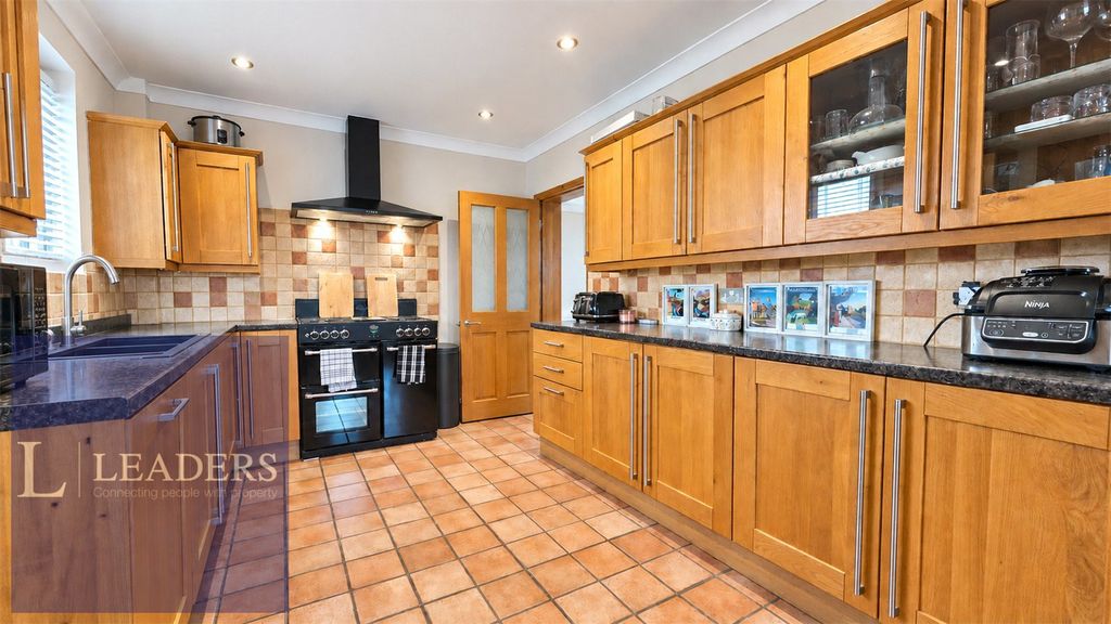 Property photo 2 of 19 Pbox-Img.Jpg