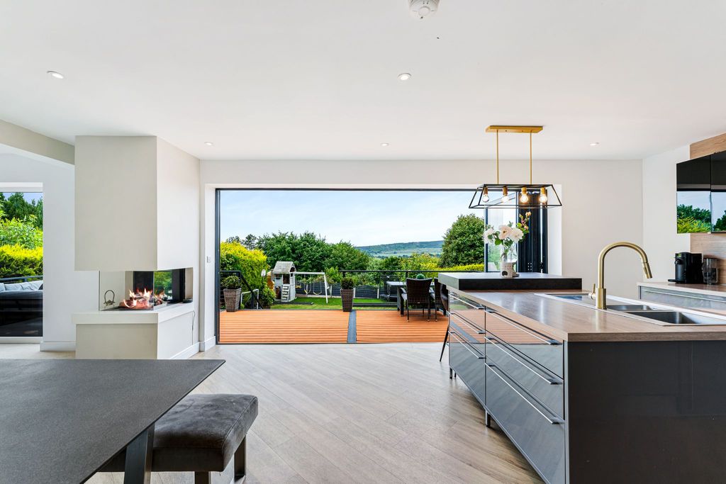 Property photo 2 of 51 Photograph 5