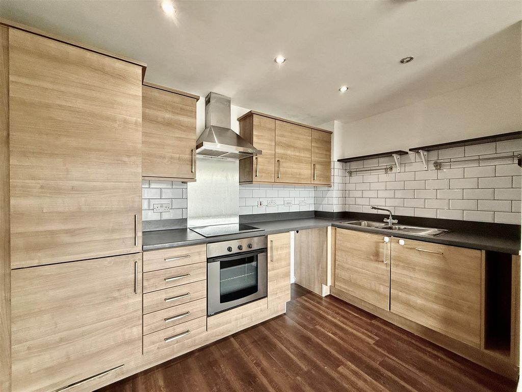 Property photo 3 of 12 Lounge/Kitchen
