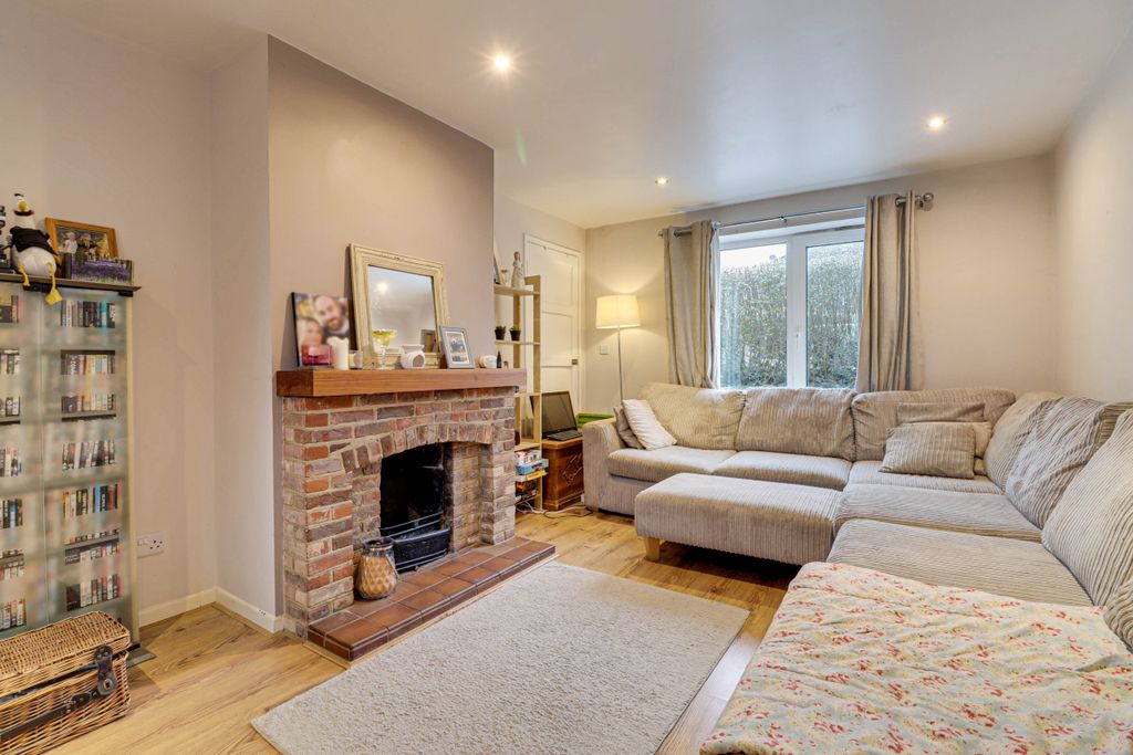 Property photo 2 of 13 Lounge