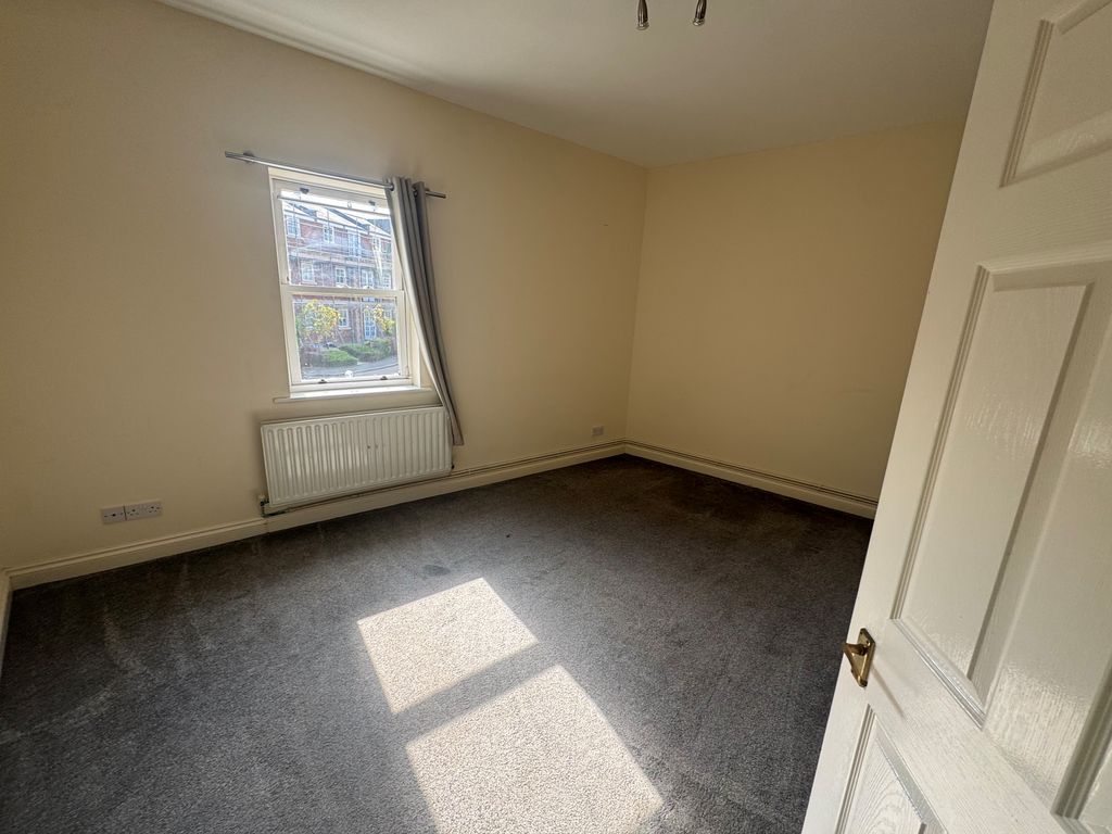 Property photo 2 of 8 78A Haydon Place - Bedroom View 2