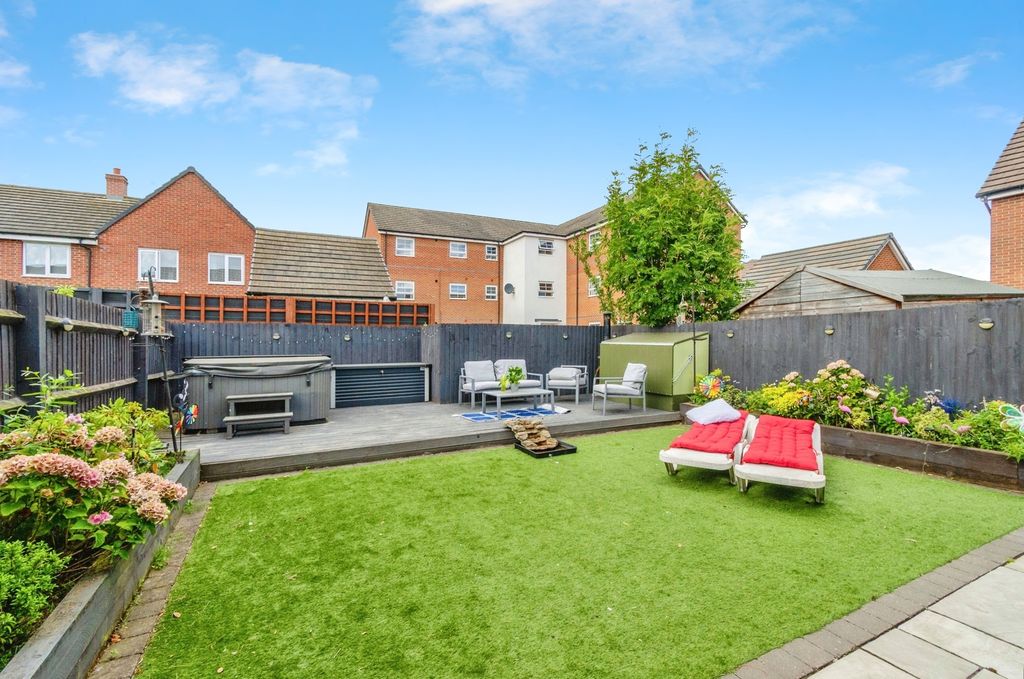 Property photo 2 of 17 Photo