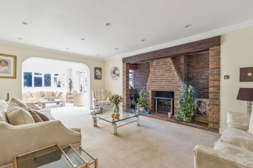 Property photo 2 of 27