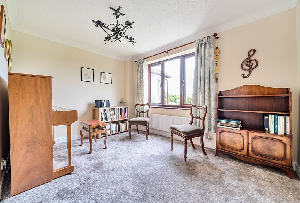 Property photo 3 of 13 1370001-9-68Efc70...