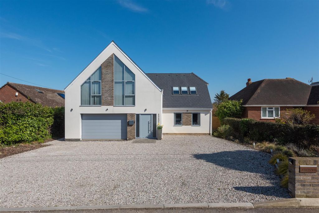 Property photo 2 of 22 Invicta Road, Whitstable
