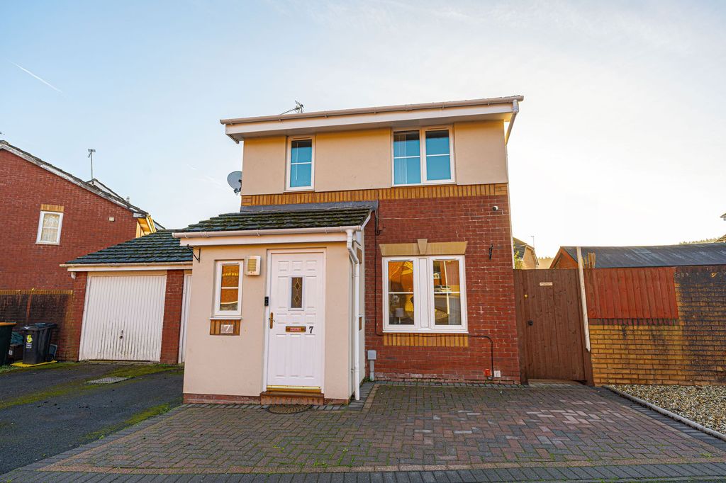 Property photo 1 of 28