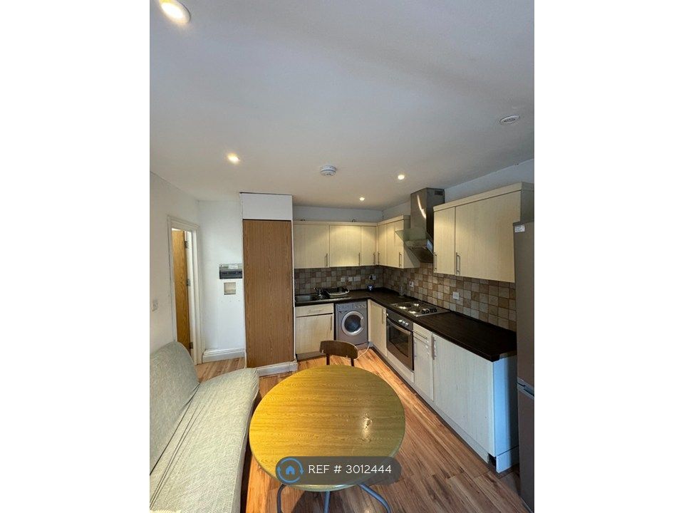 Property photo 2 of 6 Kitchen