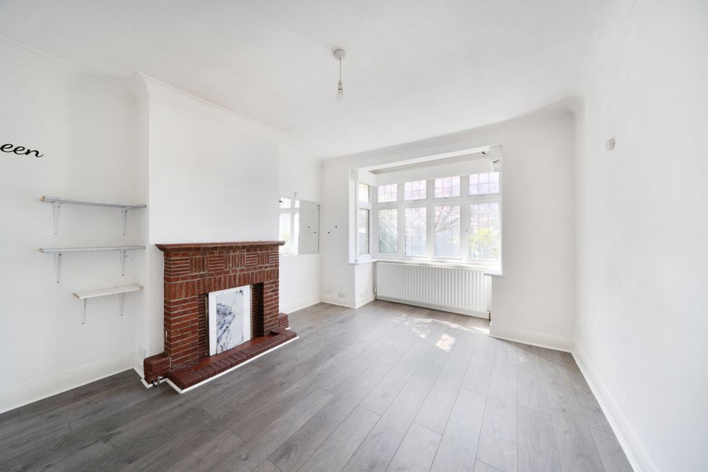 Property photo 2 of 16 1440300-11-69d65B...