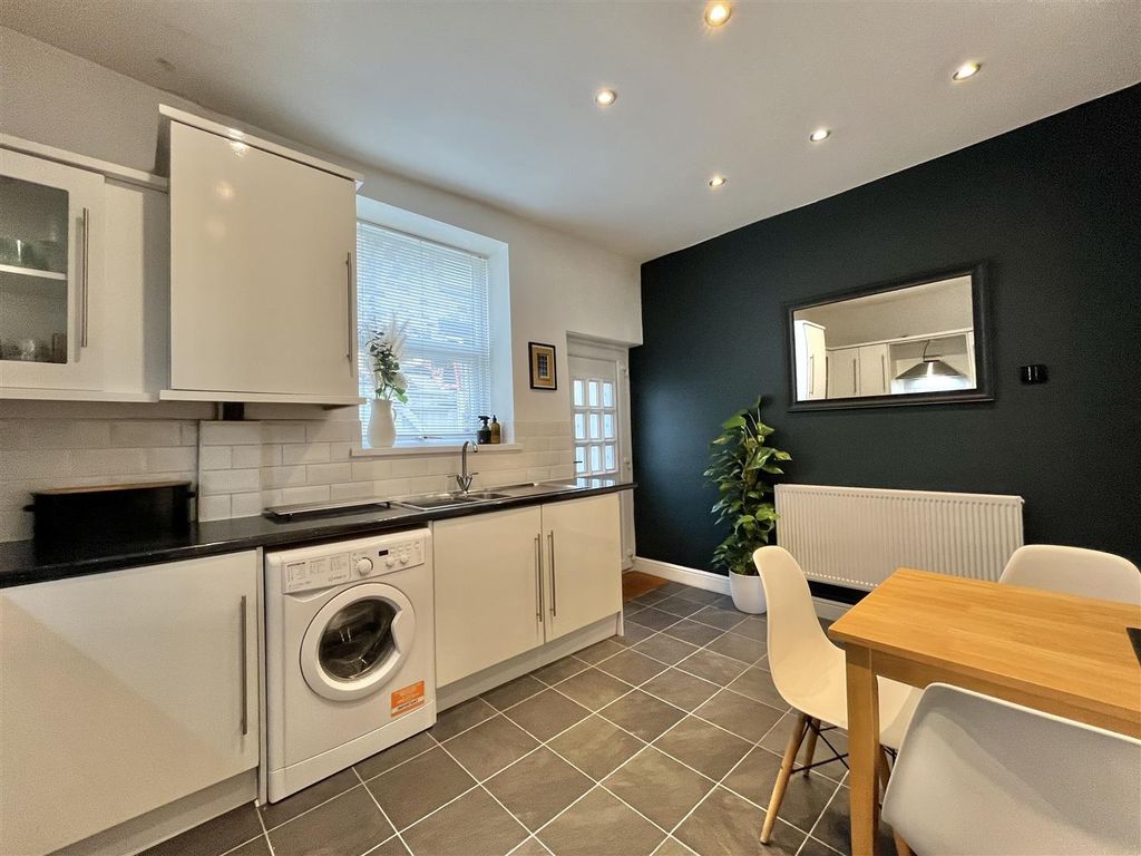 Property photo 3 of 9 Dining Kitchen