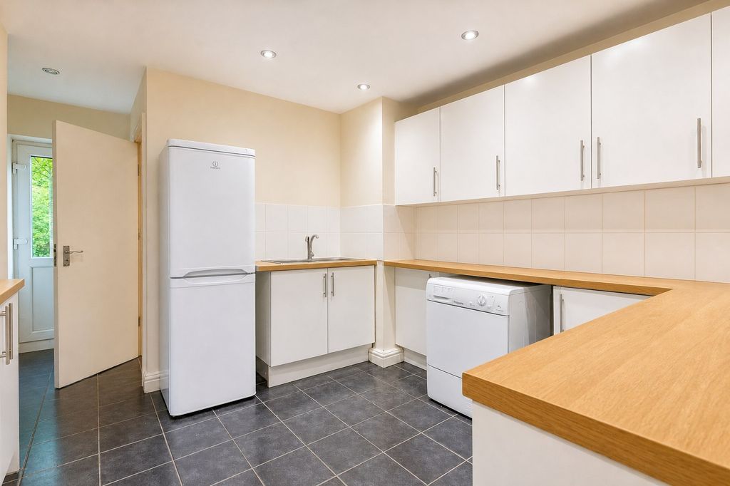 Property photo 3 of 15 Picture No. 12