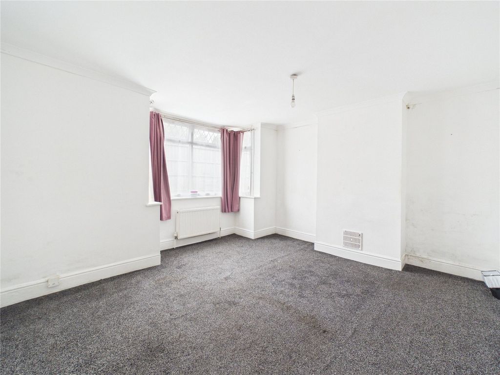 Property photo 2 of 25 Picture No. 23