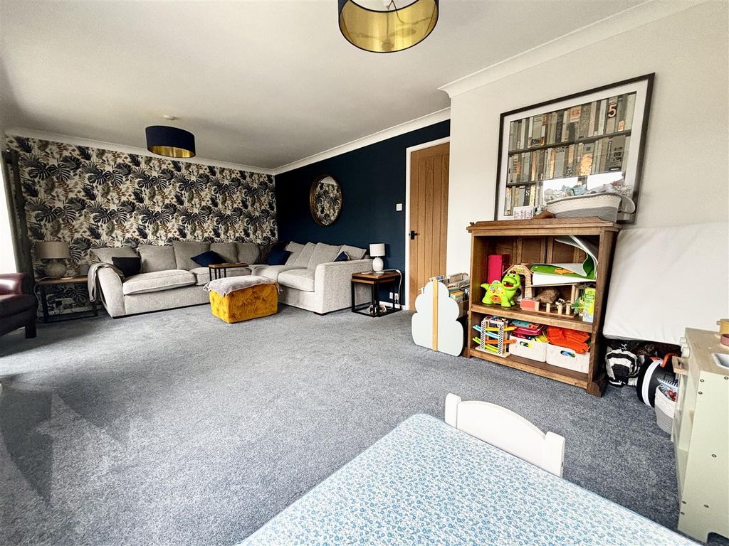 Property photo 3 of 28