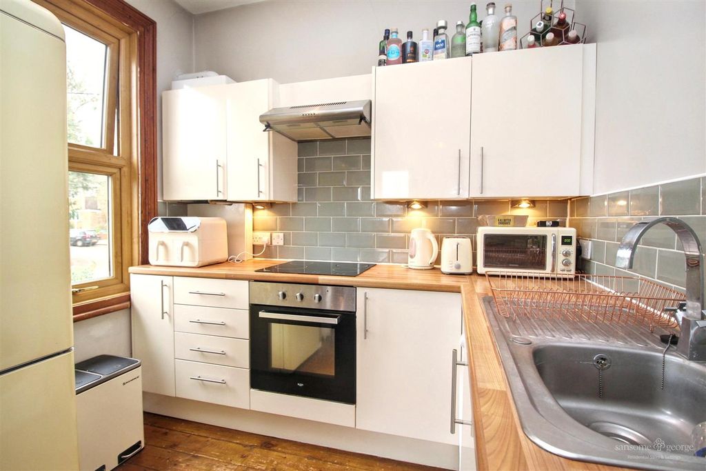 Property photo 3 of 15 Kitchen